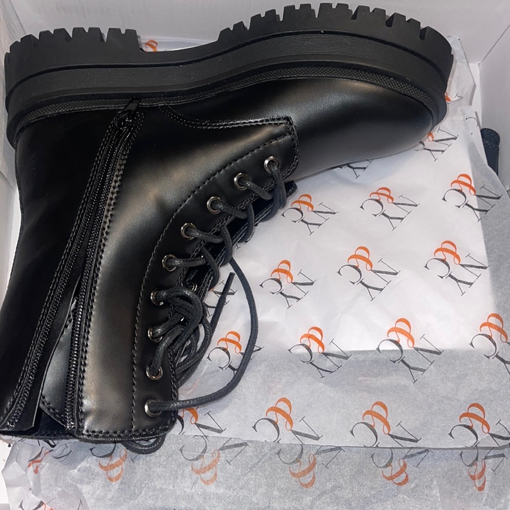 Combat boots New York and company size 6